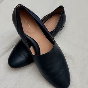 Taryn Rose Bettina Loafer size 10B in color Midnight